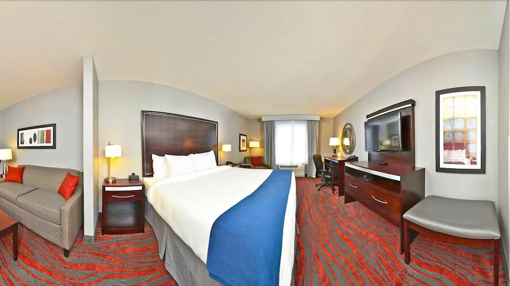 Holiday Inn Express & Suites Utica By Ihg Exterior photo