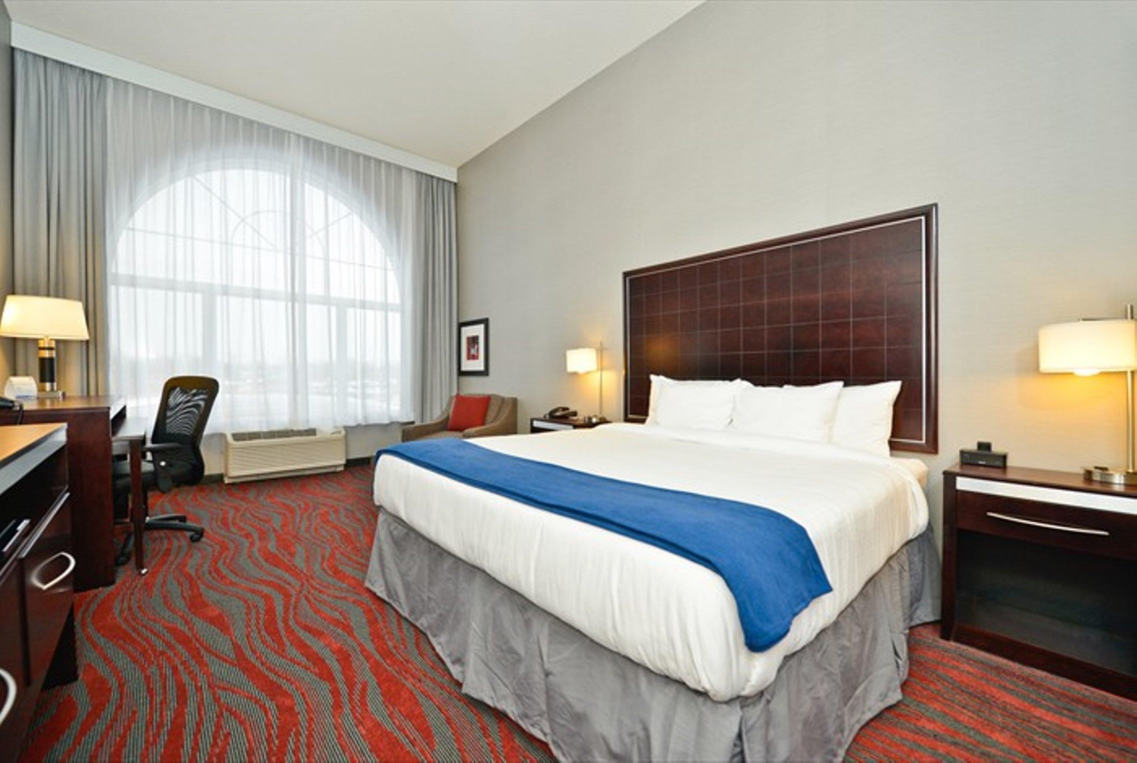 Holiday Inn Express & Suites Utica By Ihg Exterior photo