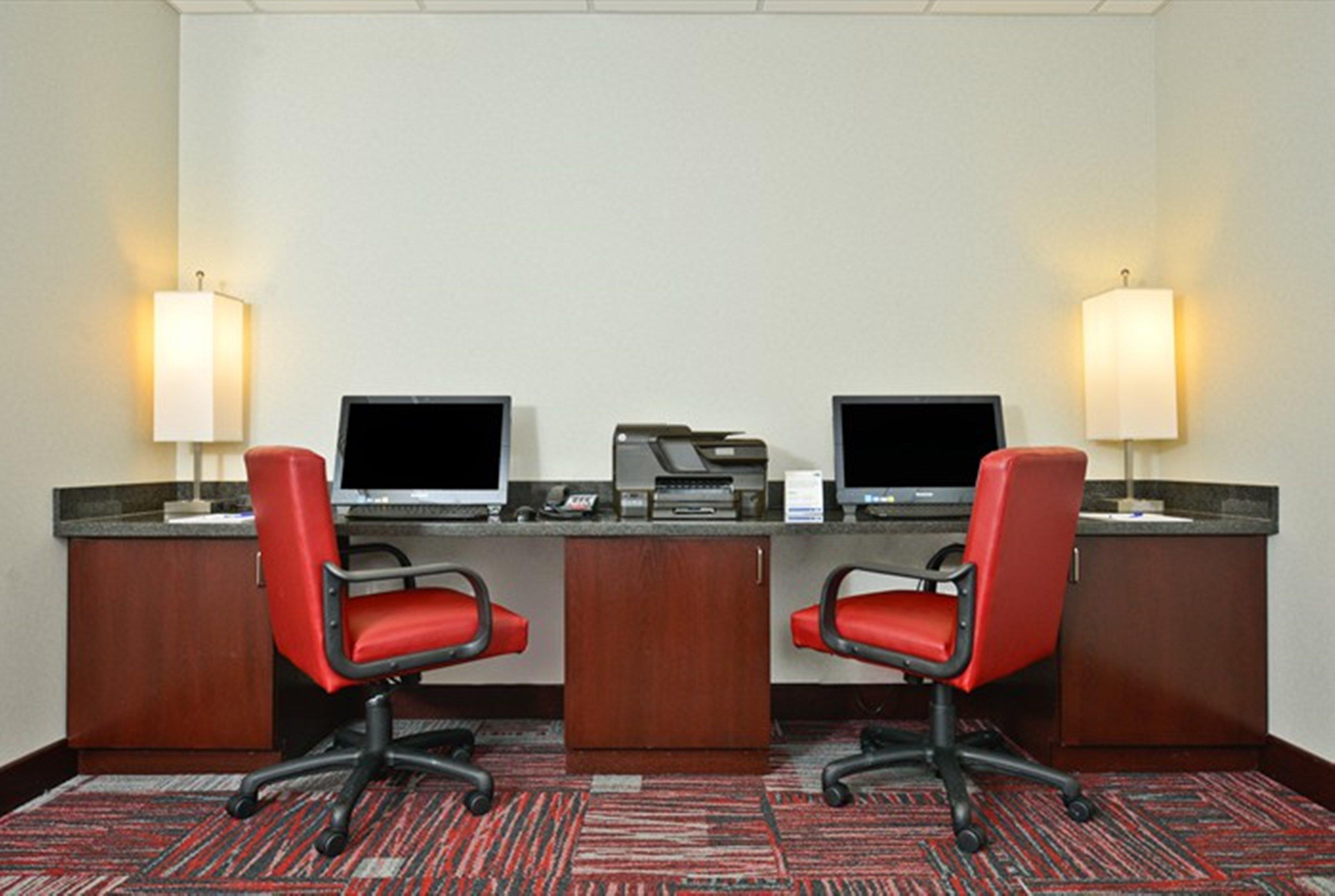 Holiday Inn Express & Suites Utica By Ihg Exterior photo