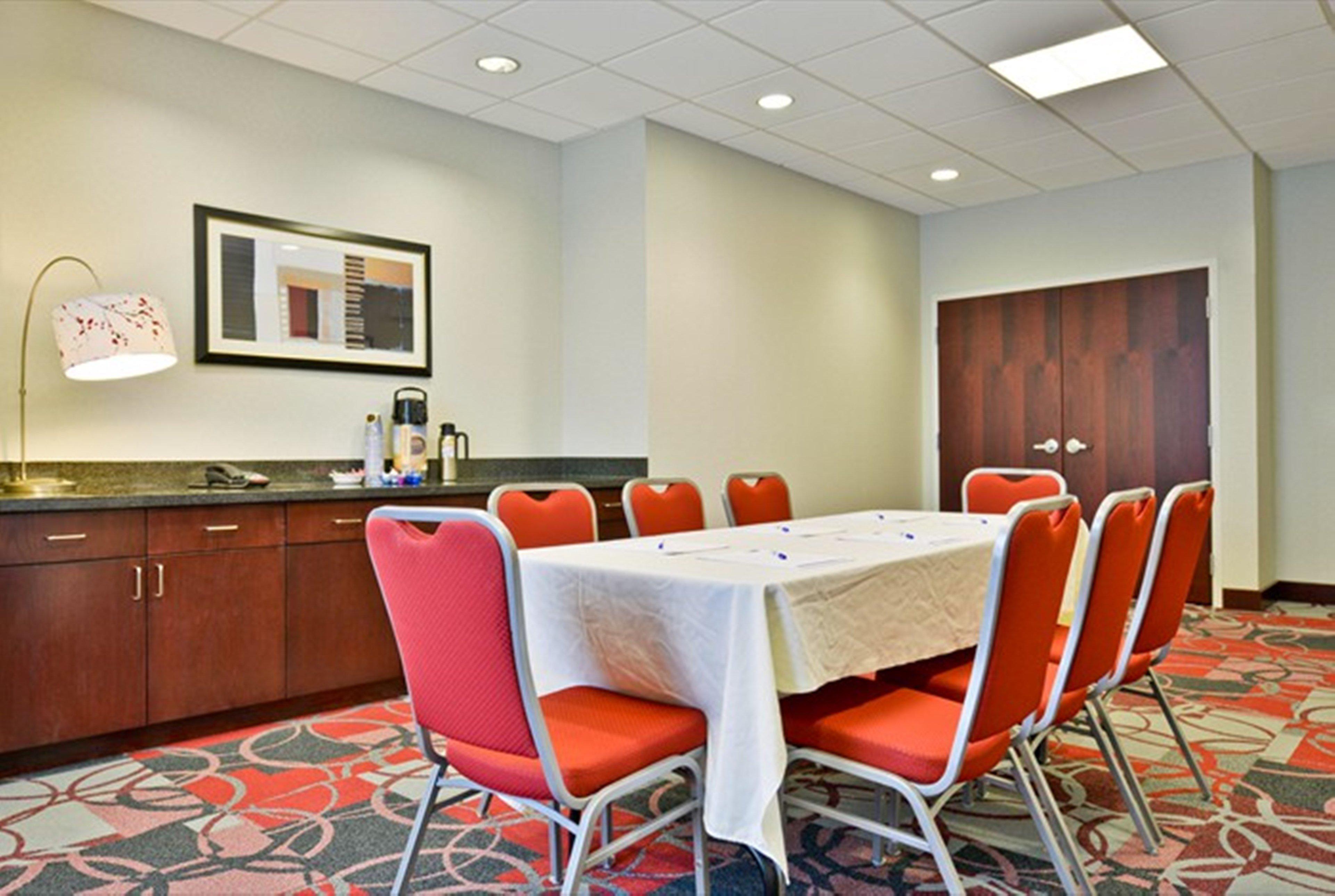 Holiday Inn Express & Suites Utica By Ihg Business photo