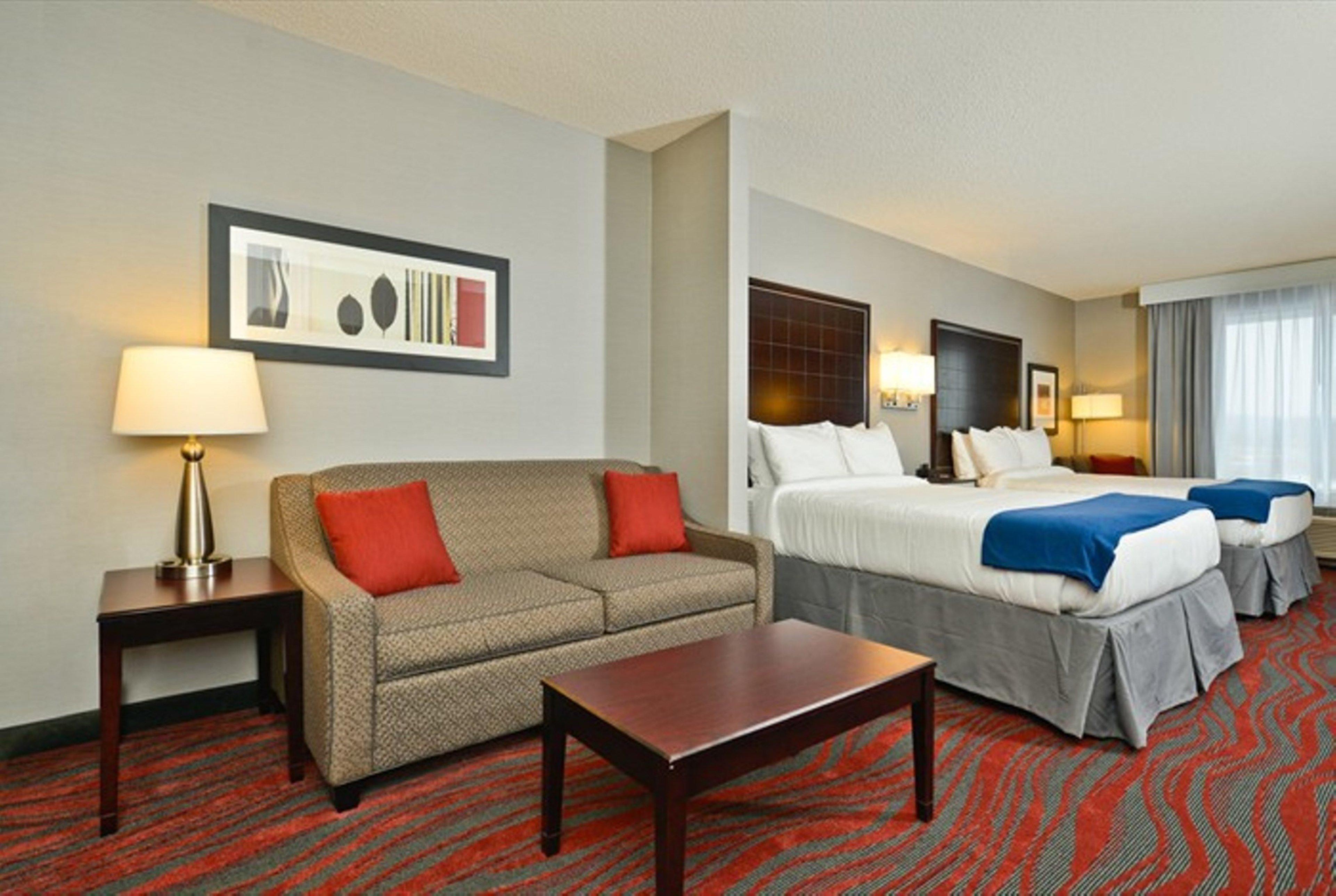 Holiday Inn Express & Suites Utica By Ihg Exterior photo