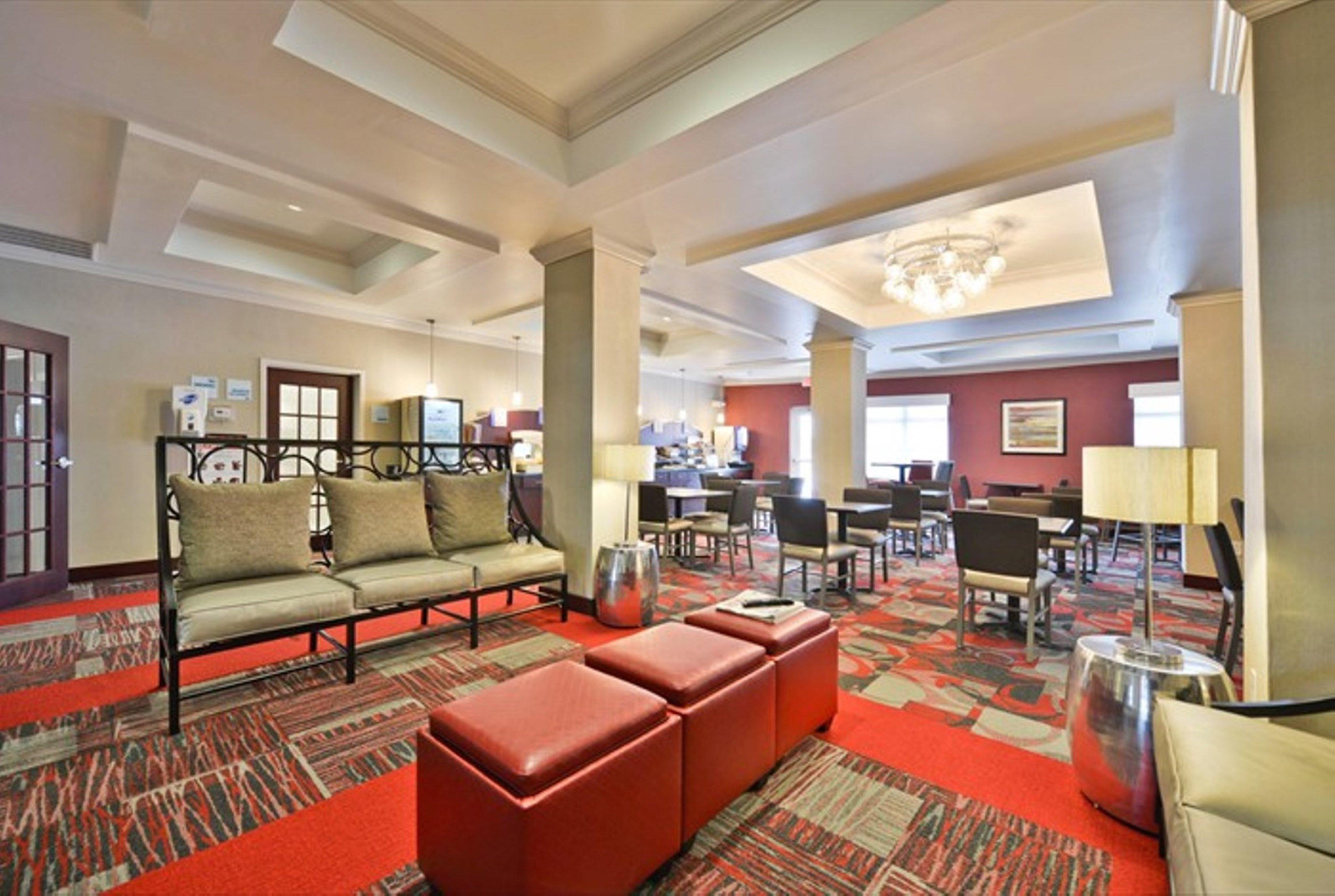 Holiday Inn Express & Suites Utica By Ihg Exterior photo