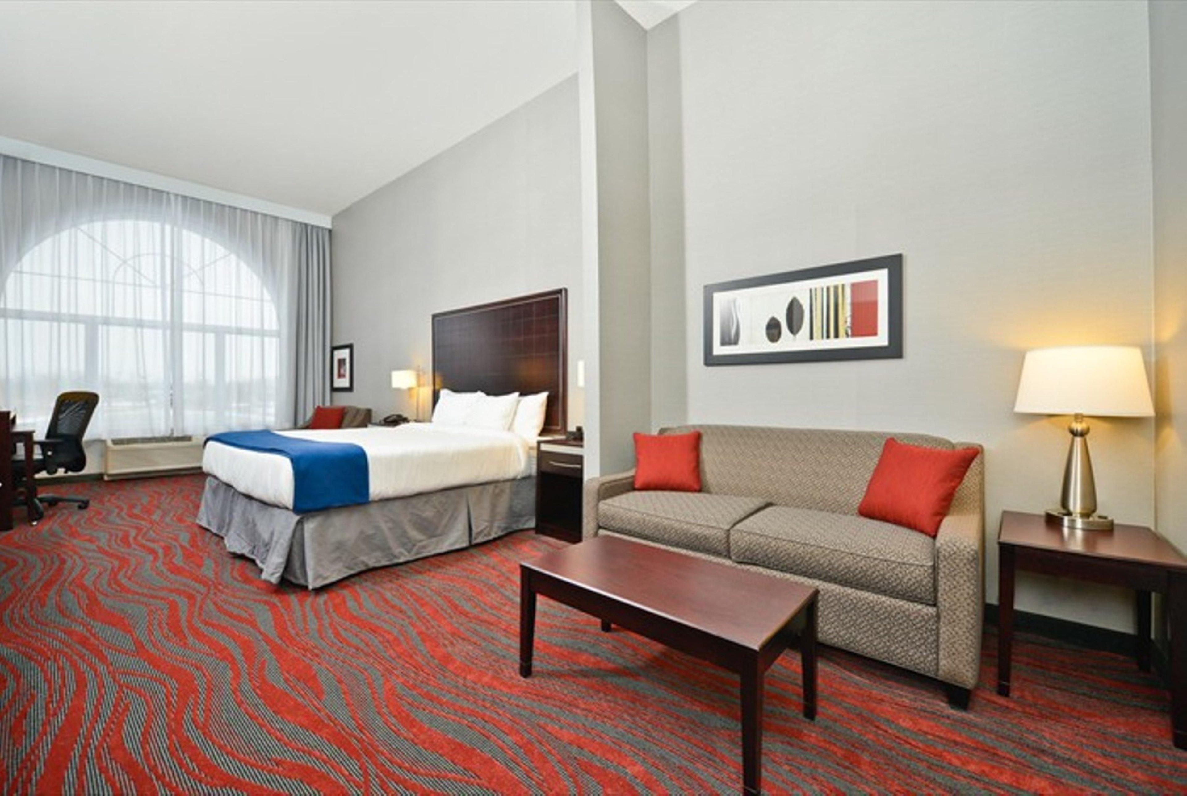 Holiday Inn Express & Suites Utica By Ihg Exterior photo