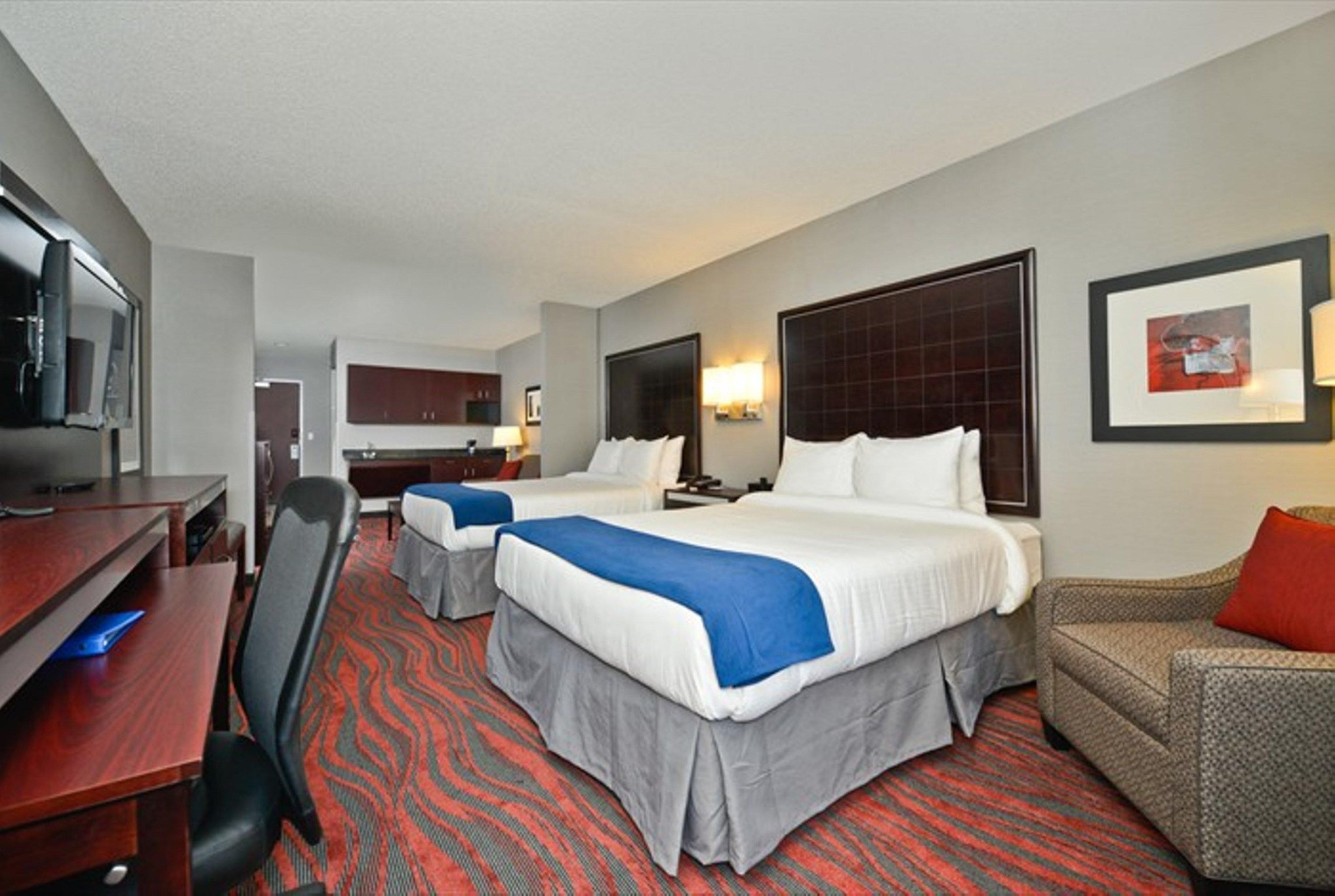 Holiday Inn Express & Suites Utica By Ihg Exterior photo